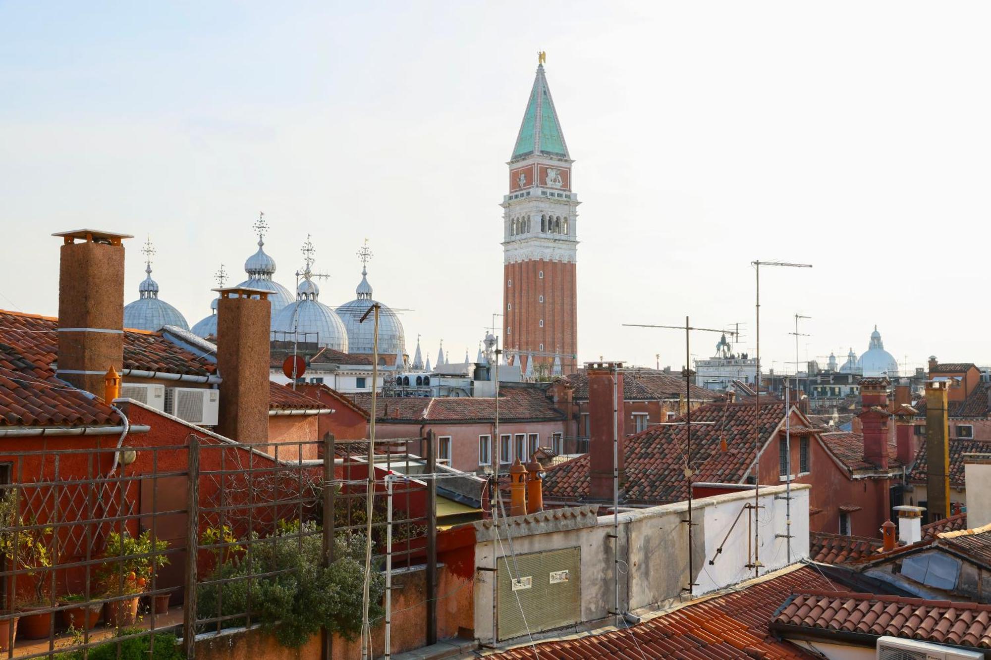 House 5286 * Venecia