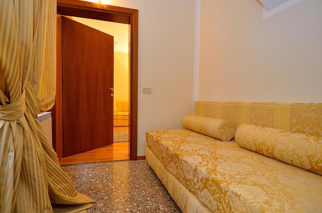 House 5286 * Venecia